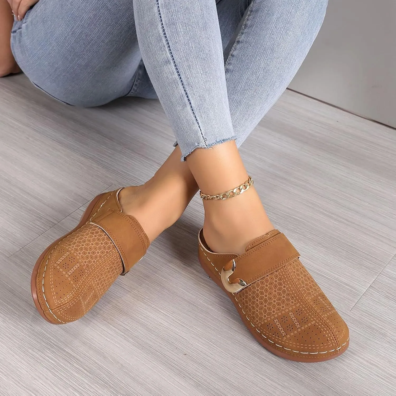 Womens Closed Toe Mules Plus Size Hollow Out Slides Sandals Summer Lightweight Slip on Sandals Casual Fashion Orthopedic Walking Shoes Comfortable Breathable Clogs with Arch Support