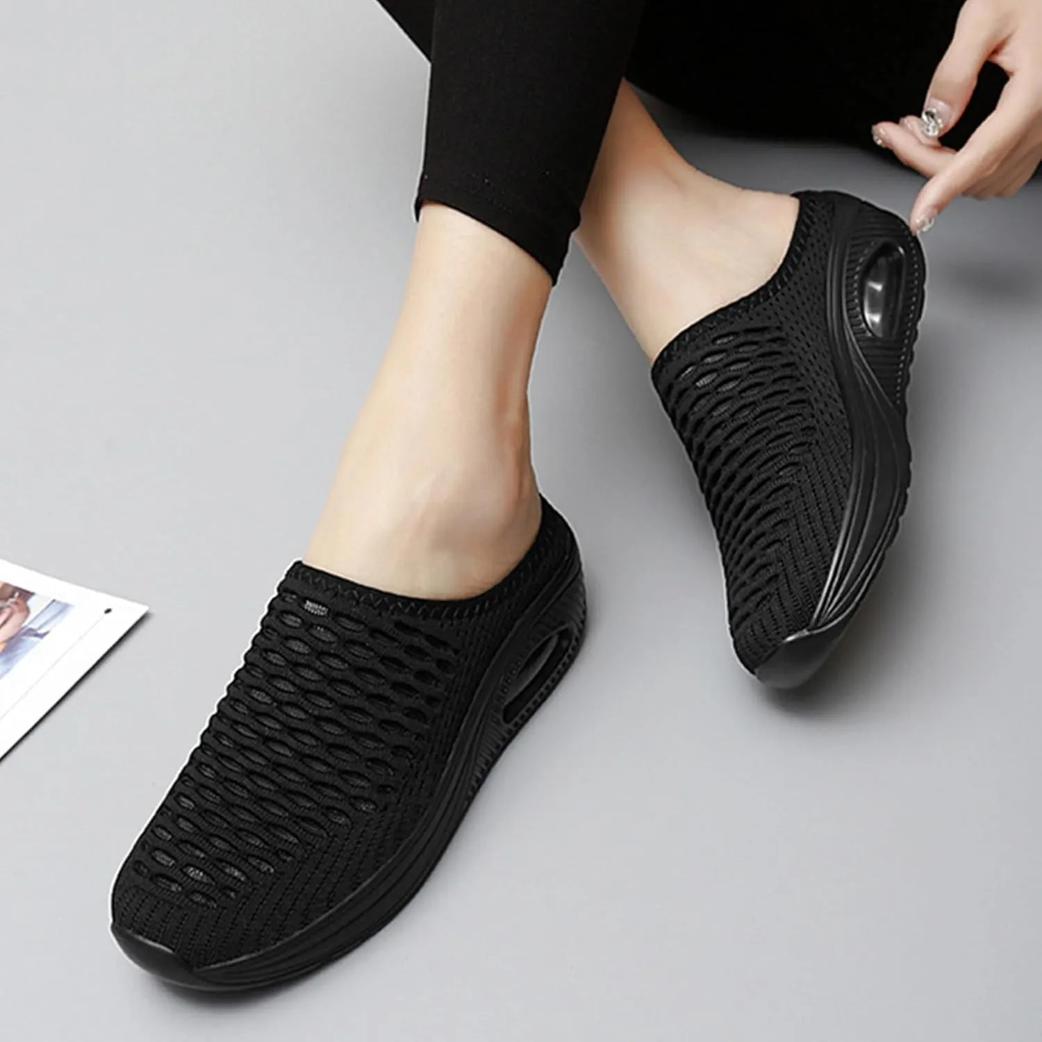 Women's Mules & Clogs Summer Breathable Mesh Slippers Lightweight Orthopedic Clogs with Arch Support Comfortable Knitted Platform Closed Round Toe Shoes Open Back Walking Shoes
